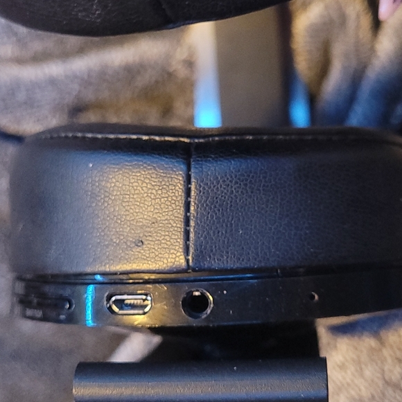 Gently used PSN platinum head set - Picture 4 of 6